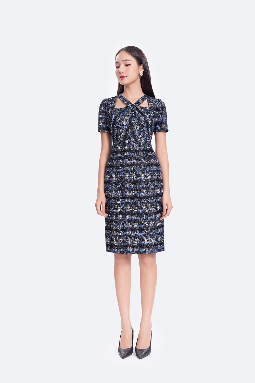 Đầm ôm công sở họa tiết cổ cut-out