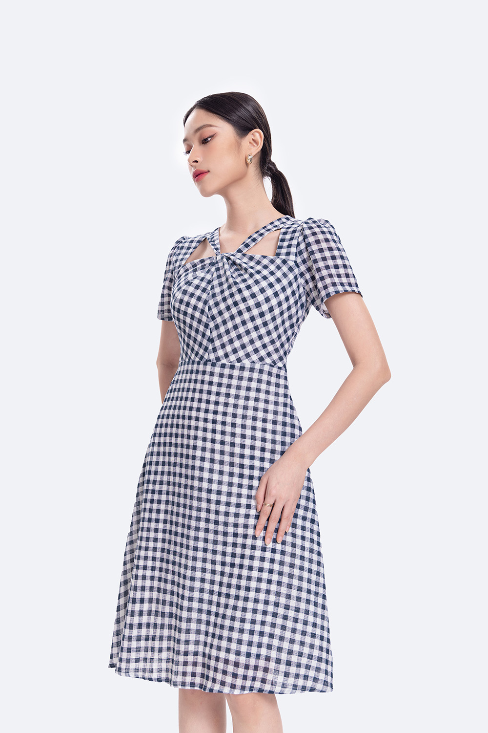 Đầm chữ A caro cổ chéo cut-out