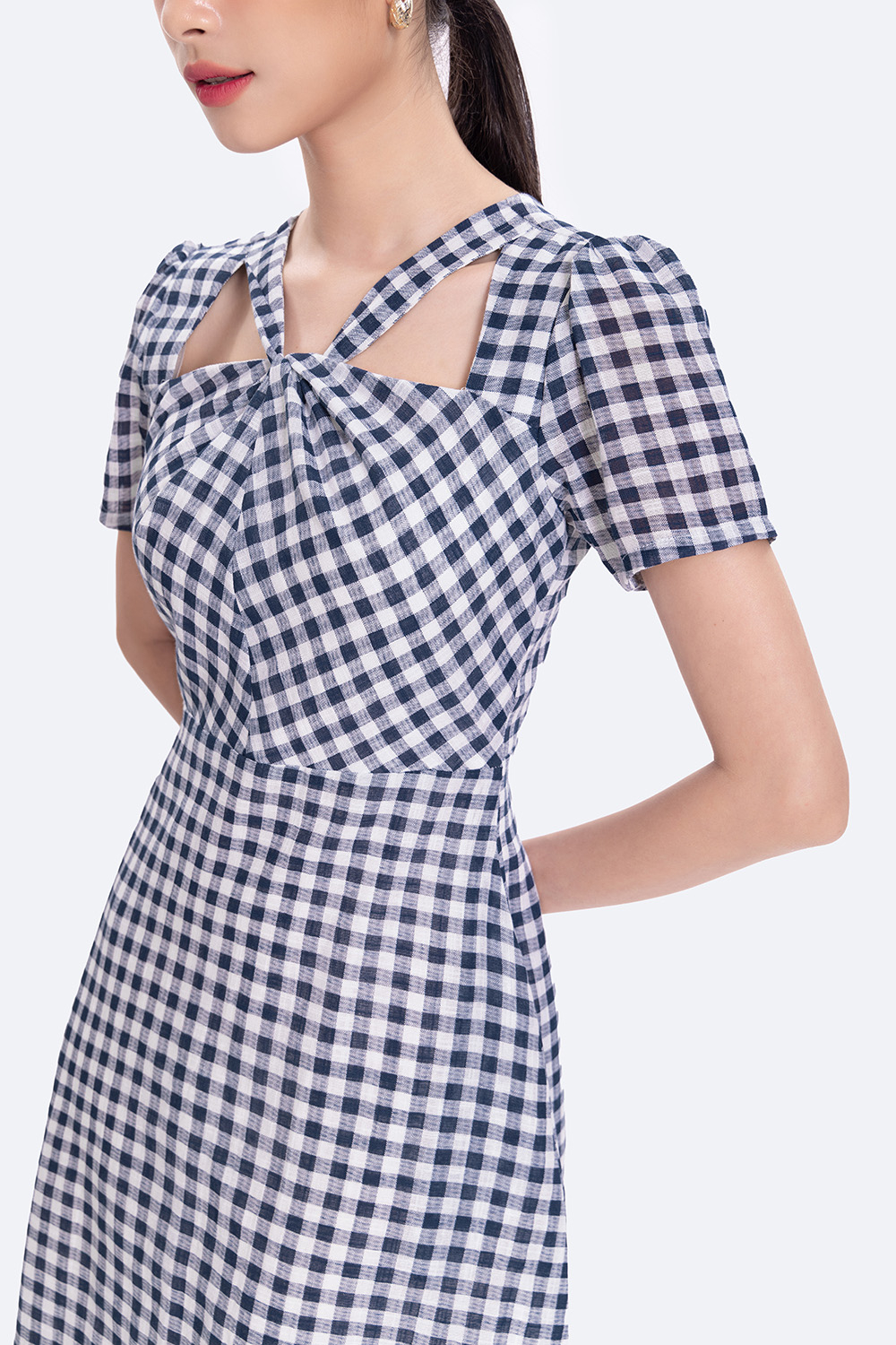 Đầm chữ A caro cổ chéo cut-out