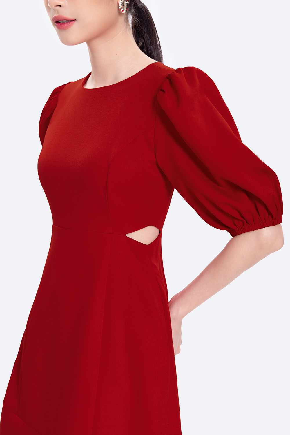 Đầm đỏ dự tiệc chữ A eo cut-out