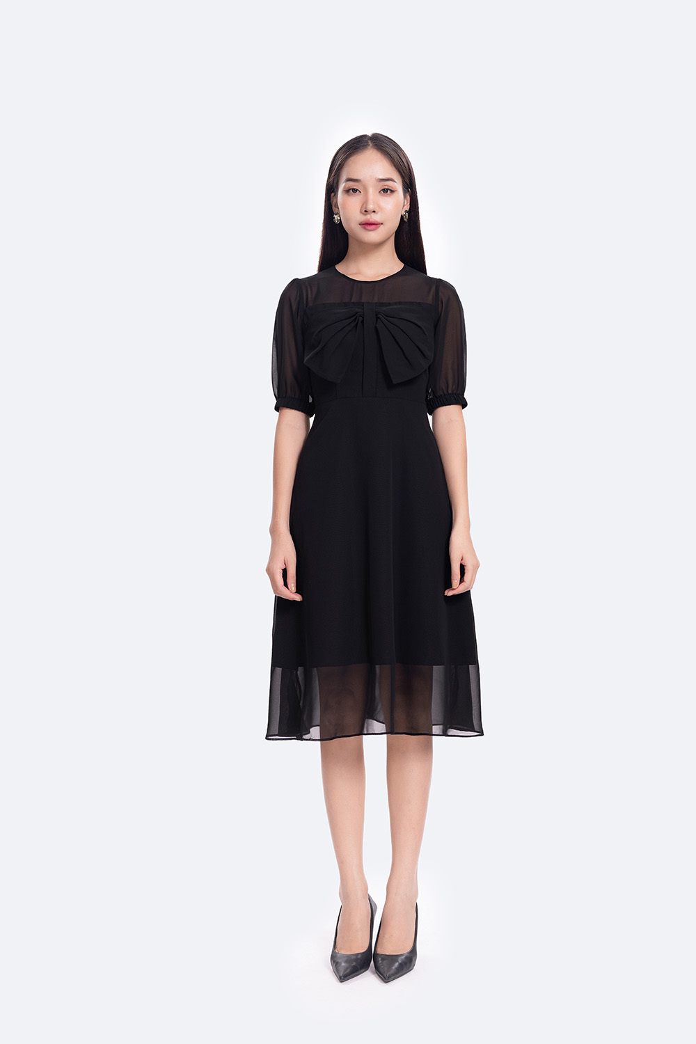 Đầm đen dáng xòe phối nơ ngực