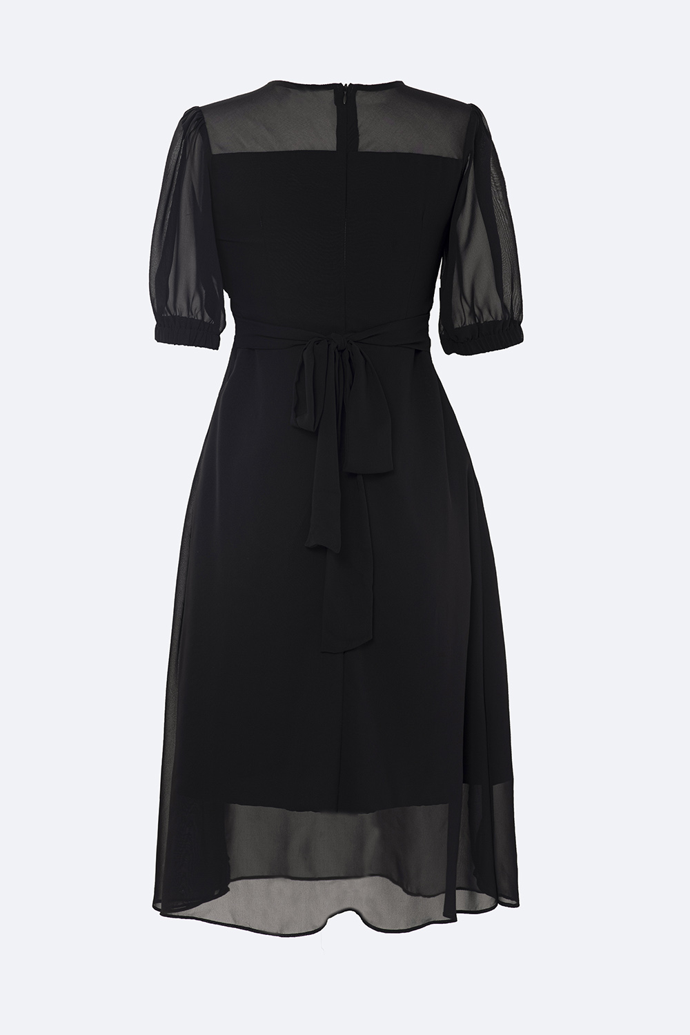 Đầm đen dáng xòe phối nơ ngực