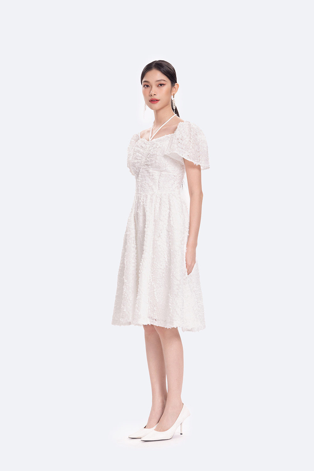 Đầm trắng dáng xòe tay cánh tiên