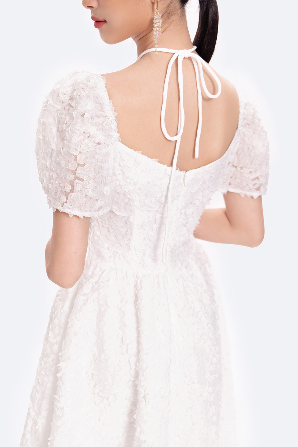 Đầm trắng dáng xòe tay cánh tiên