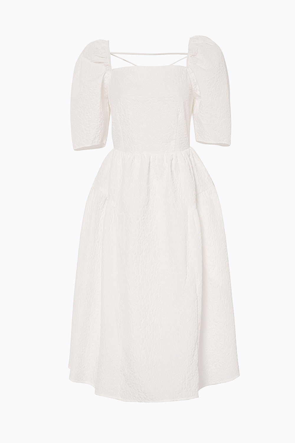 Đầm trắng dáng xòe cổ vuông tay phồng