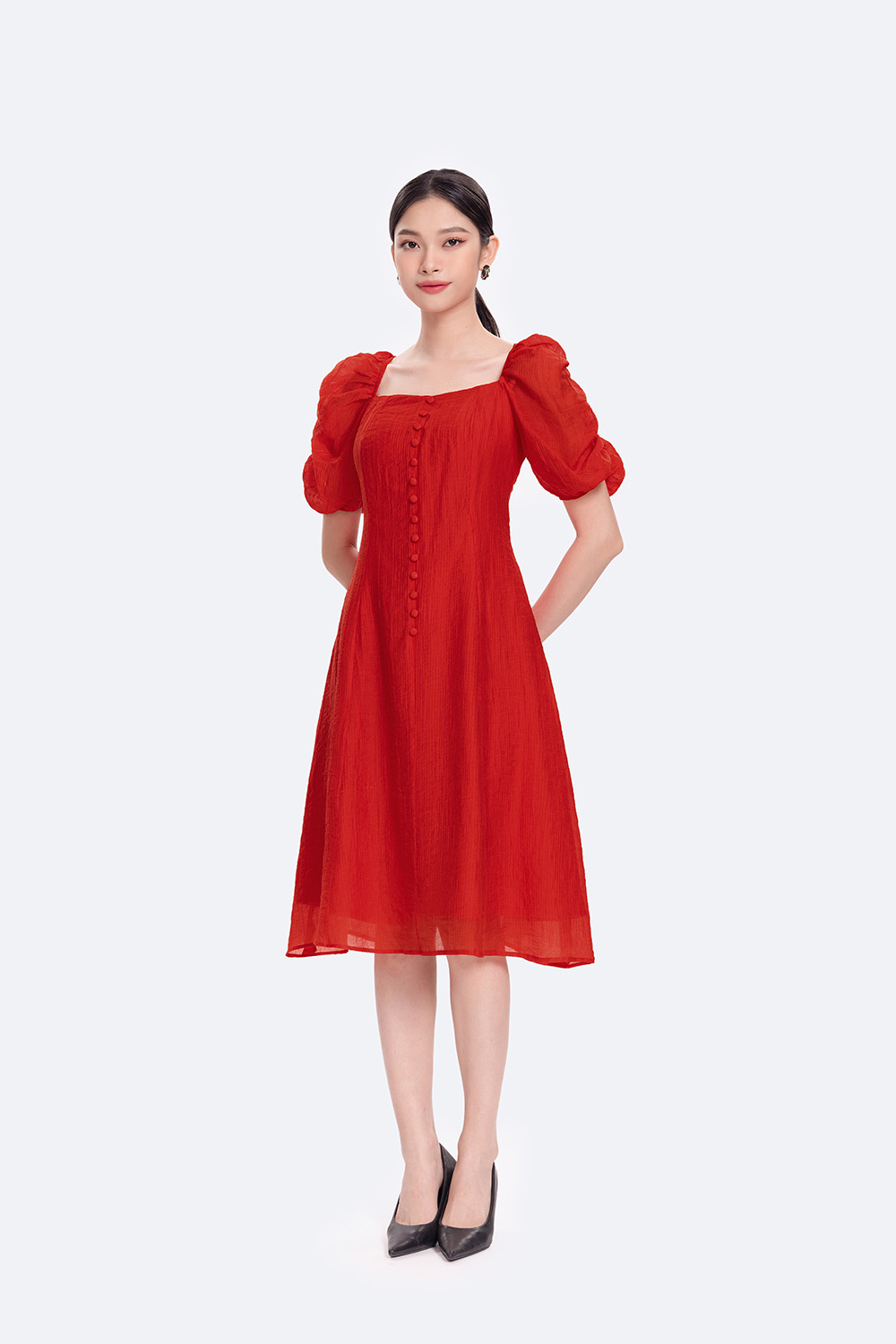 Đầm xòe đỏ dự tiệc cổ vuông đính nút