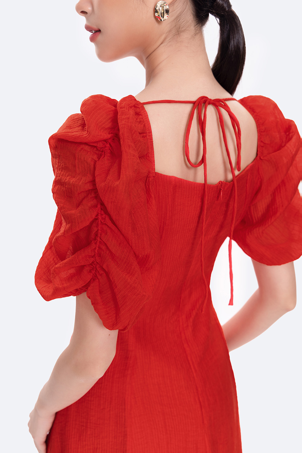 Đầm xòe đỏ dự tiệc cổ vuông đính nút