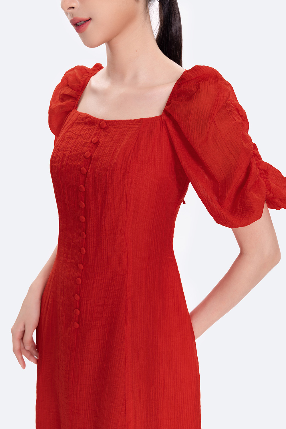 Đầm xòe đỏ dự tiệc cổ vuông đính nút