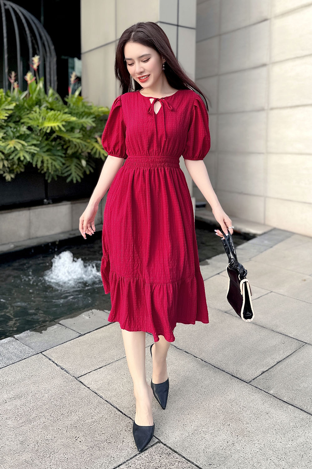 Đầm midi đuôi cá dáng xòe tay phồng