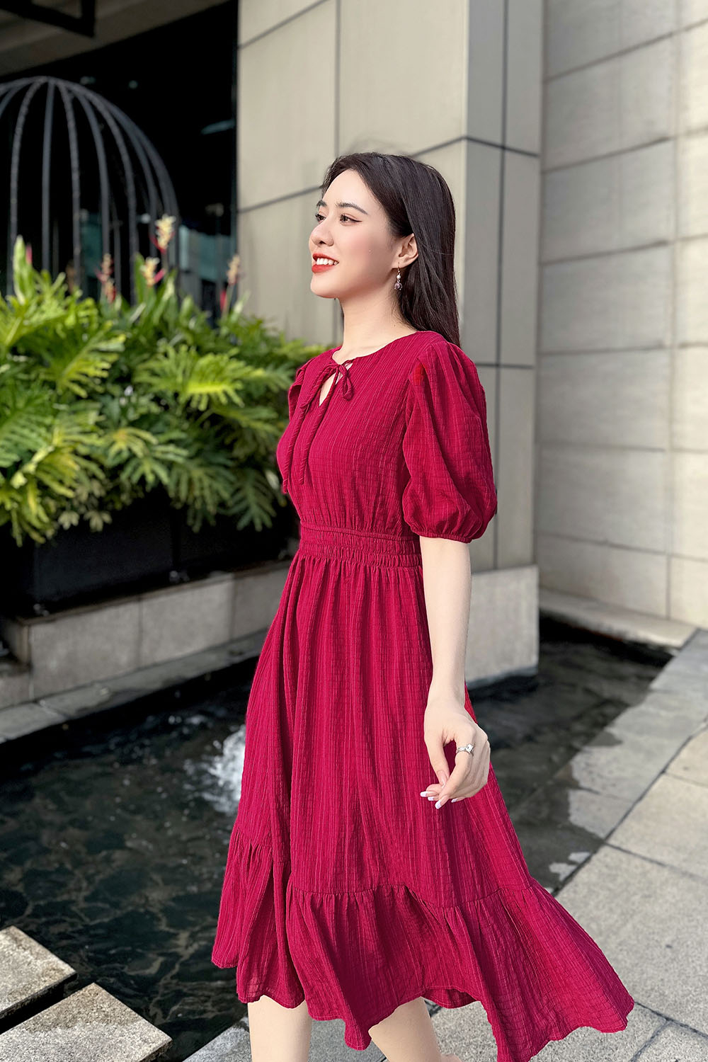 Đầm midi đuôi cá dáng xòe tay phồng