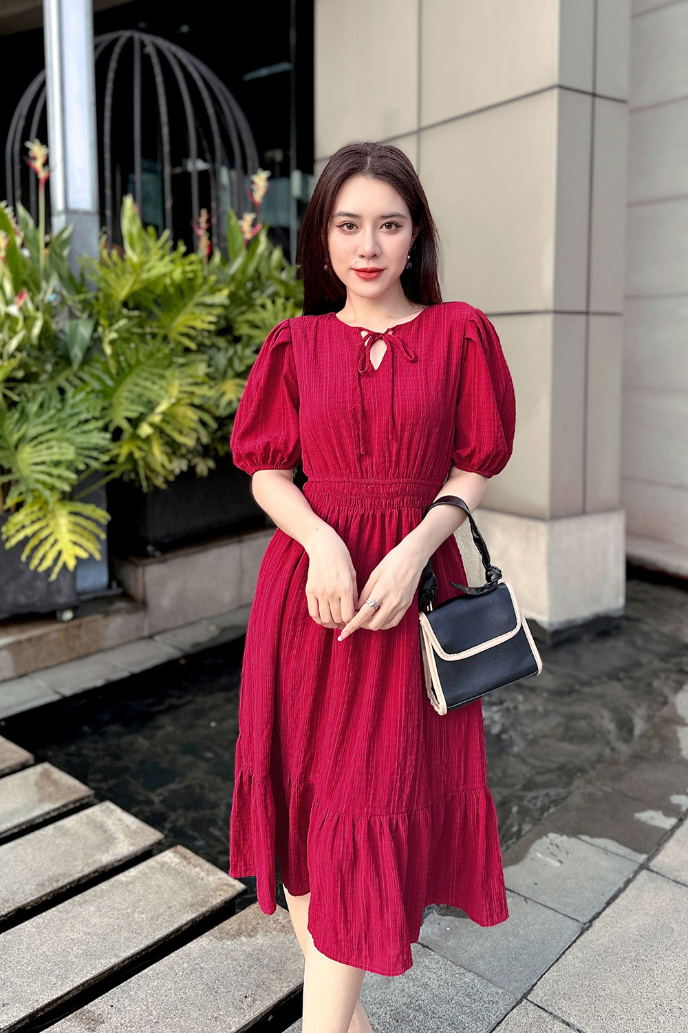 Đầm midi đuôi cá dáng xòe tay phồng