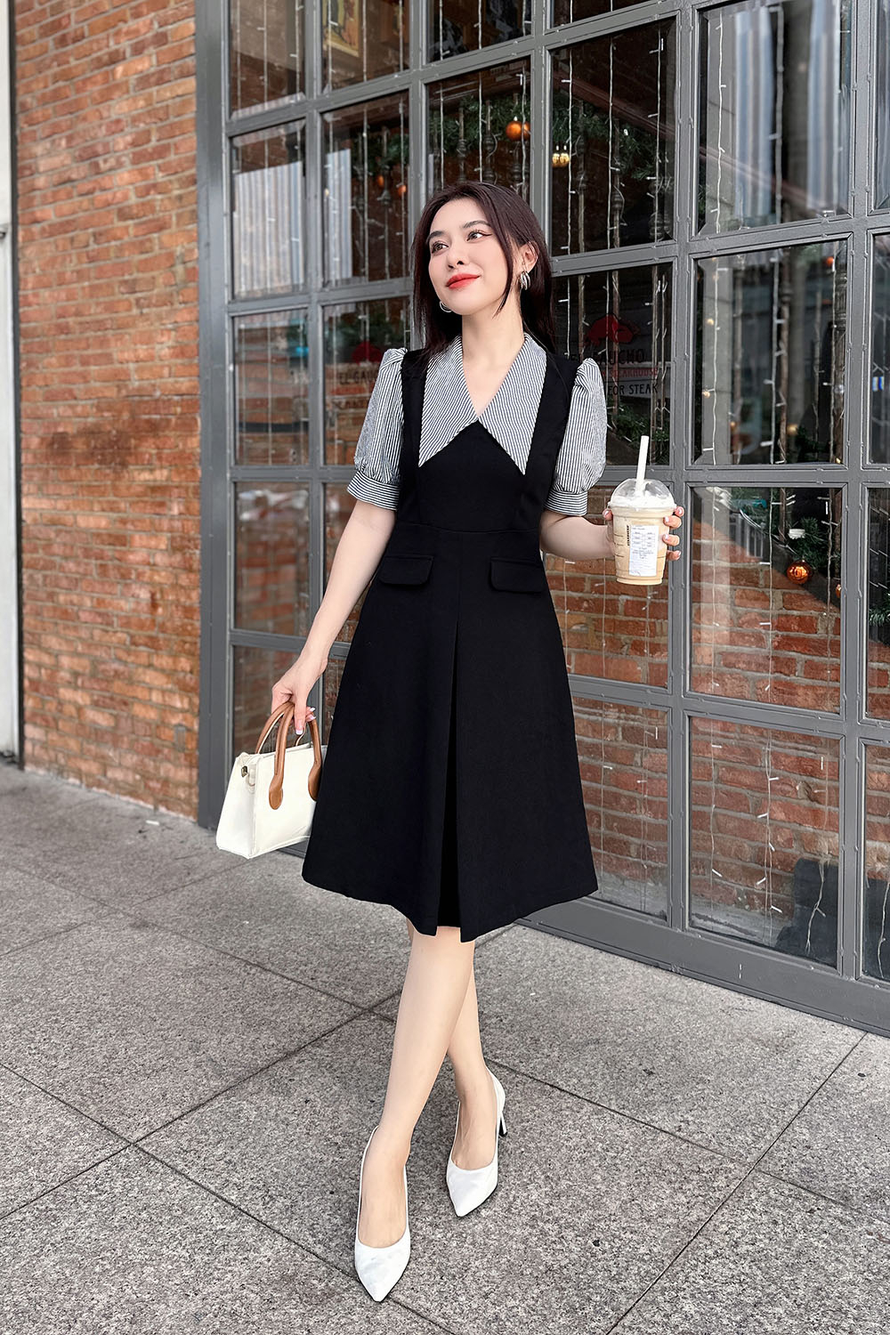 Đầm đen phối kẻ sọc dáng chữ A