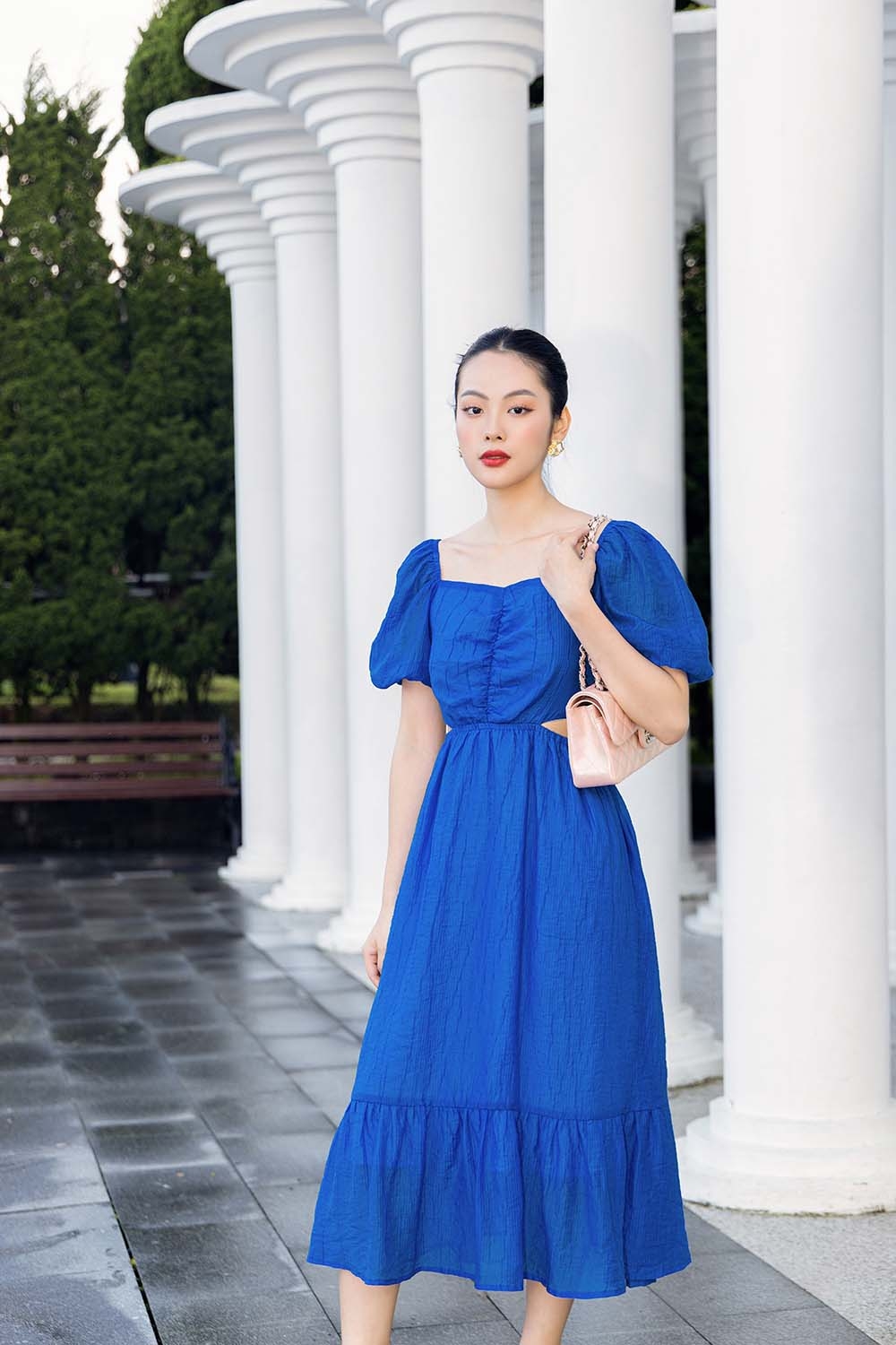 Đầm midi dáng xòe tay lỡ cut-out eo