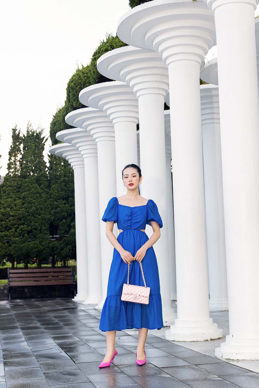 Đầm midi dáng xòe tay lỡ cut-out eo