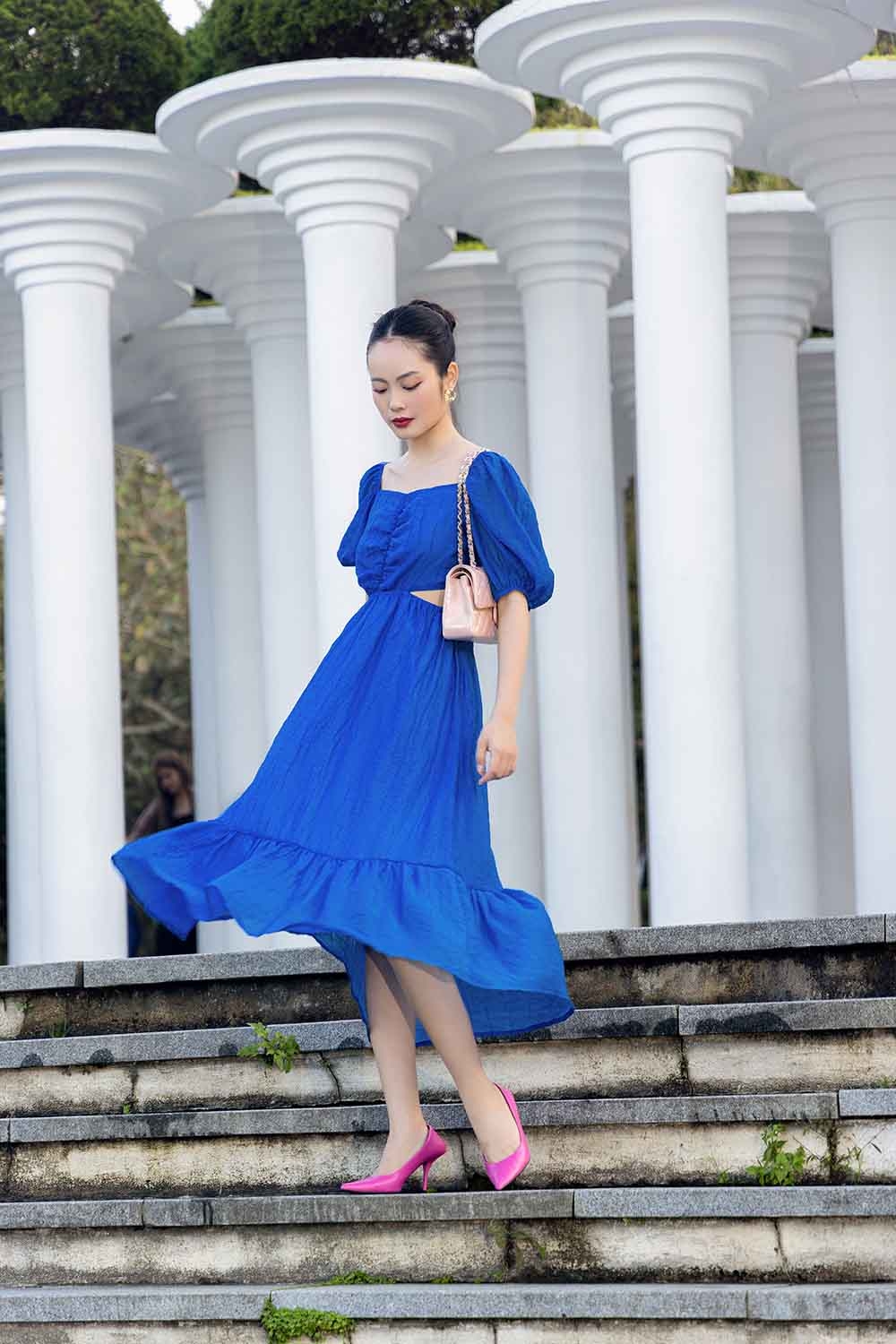 Đầm midi dáng xòe tay lỡ cut-out eo