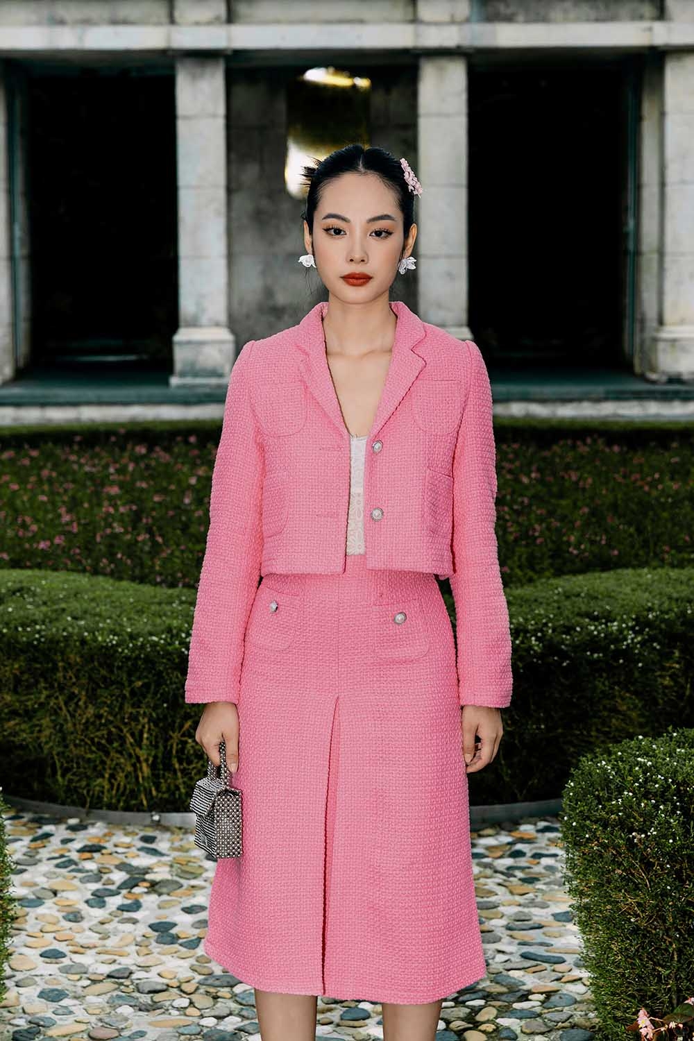 Chân váy tweed dáng midi phối túi giả