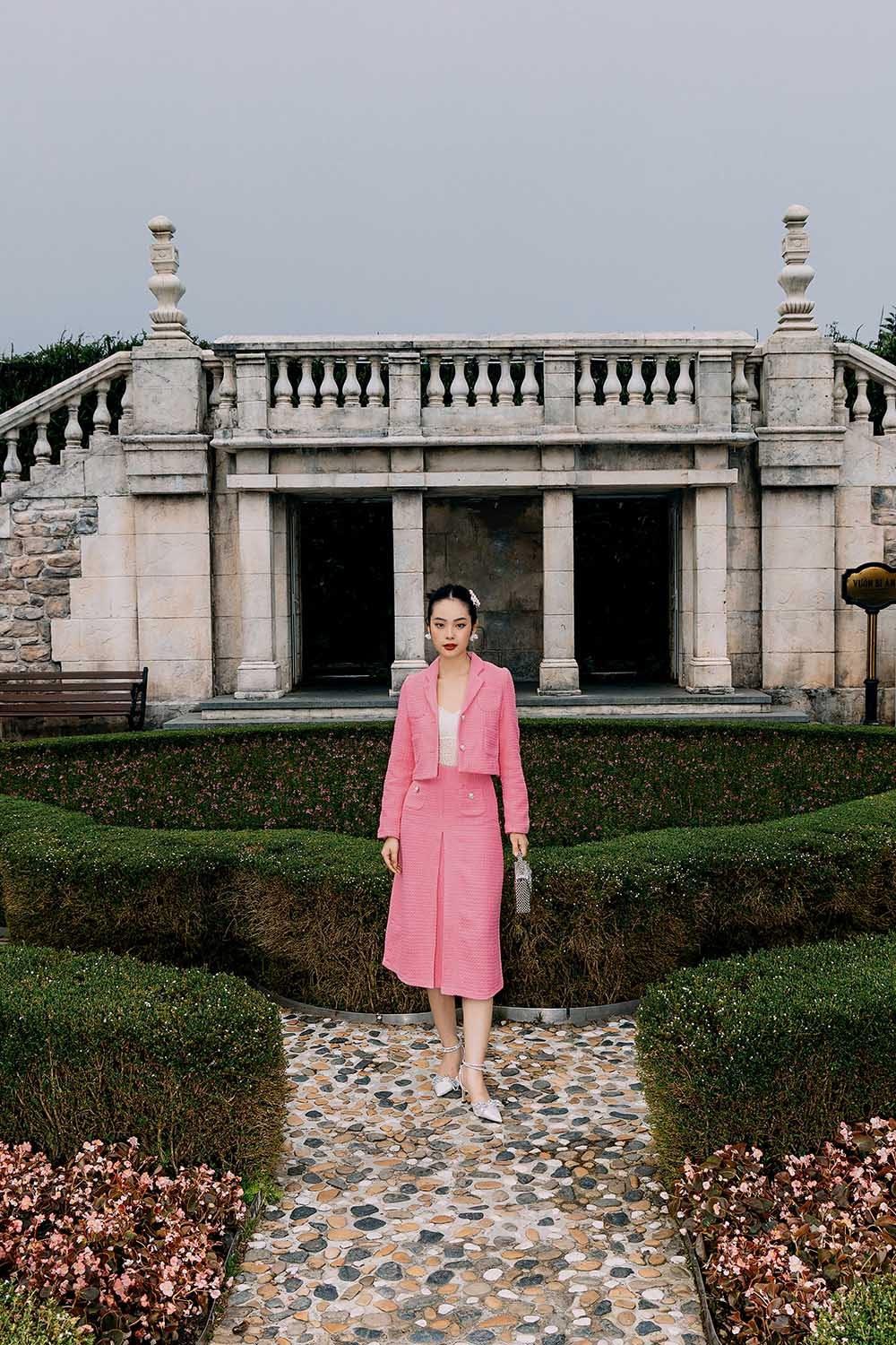 Chân váy tweed dáng midi phối túi giả