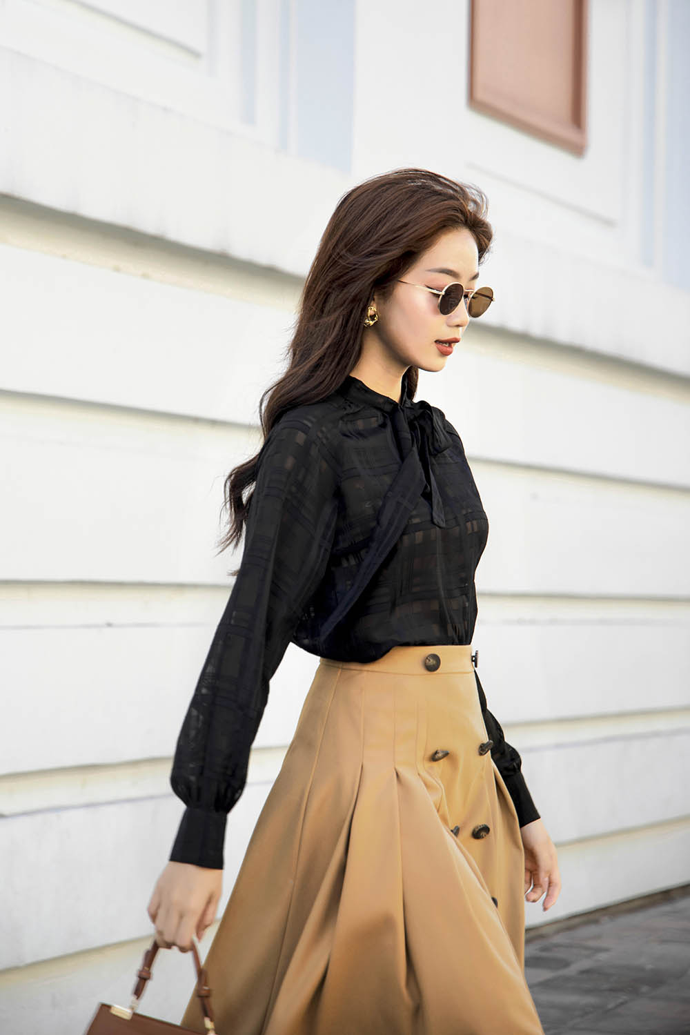 Áo sơ mi đen công sở cổ phối nơ