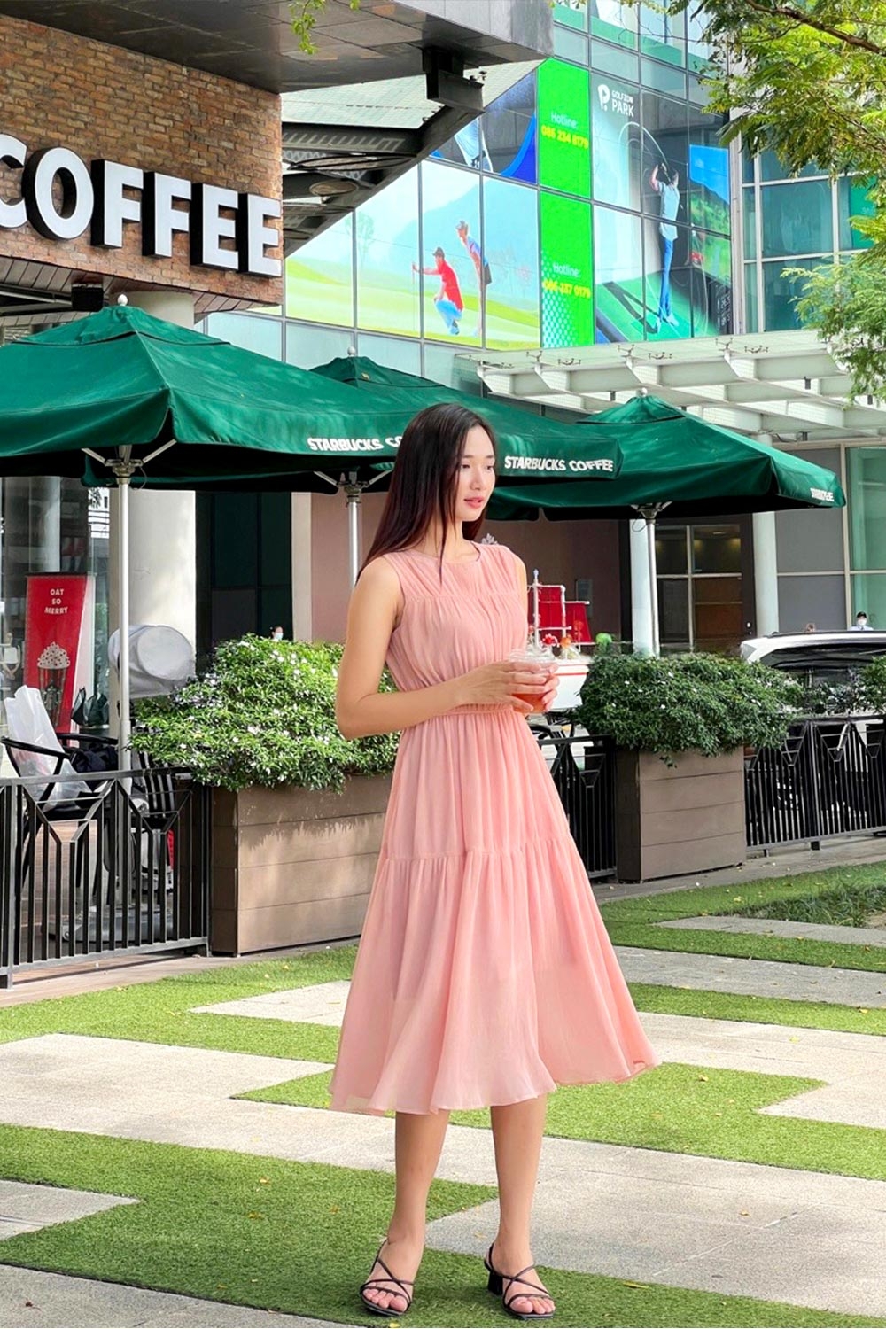 Đầm midi dáng xòe sát nách