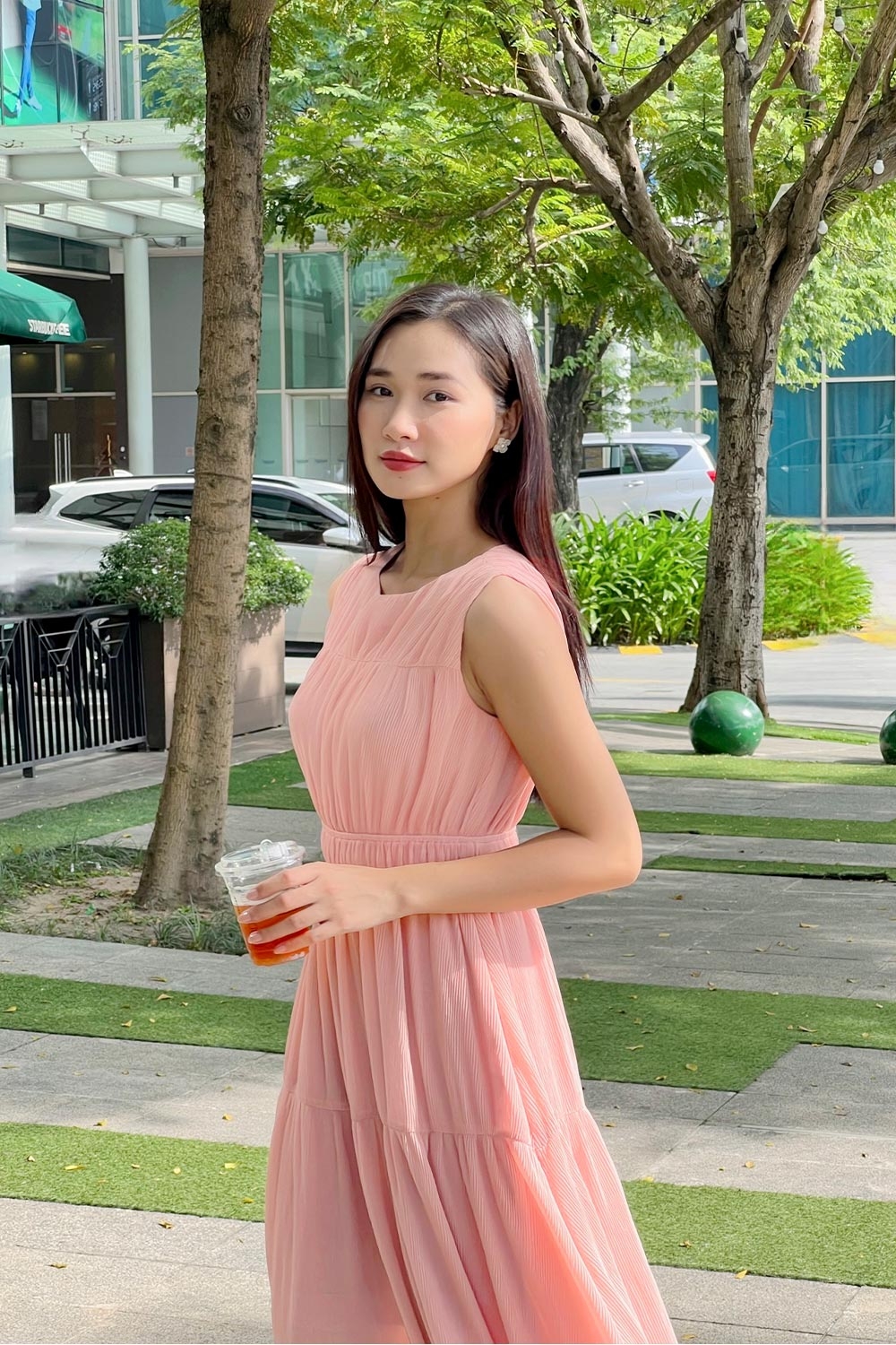 Đầm midi dáng xòe sát nách