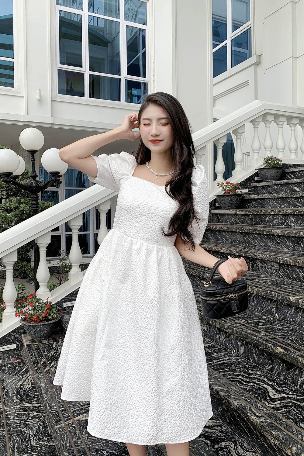 Đầm trắng dáng xòe cổ vuông tay phồng KK119-08