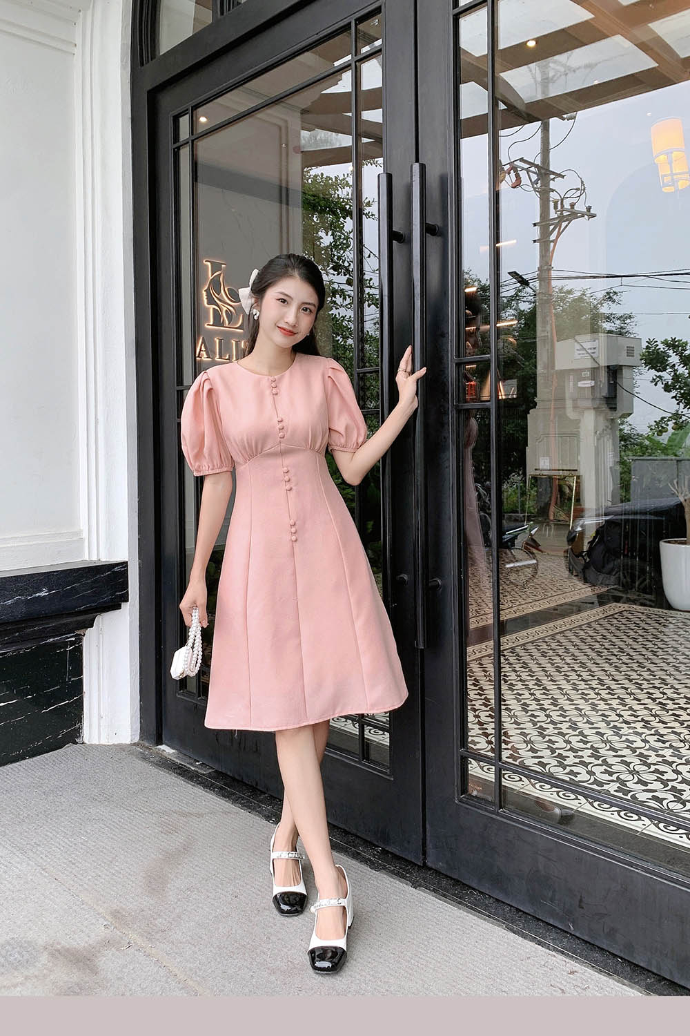 Đầm xòe công sở nhấn eo cao phối nút