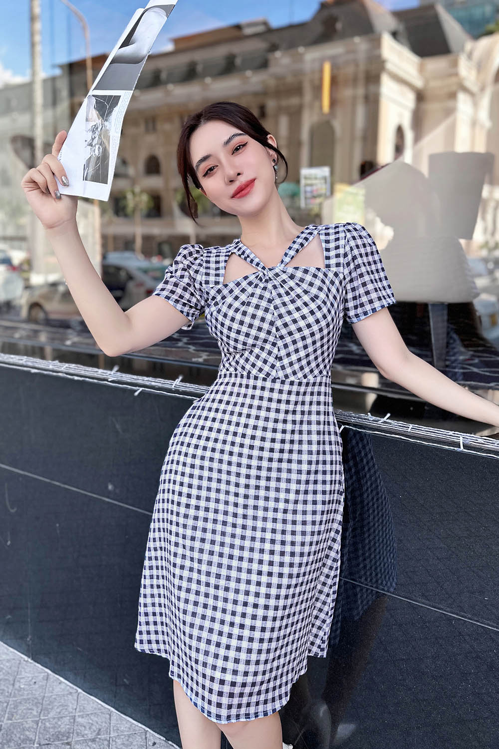 Đầm chữ A caro cổ chéo cut-out