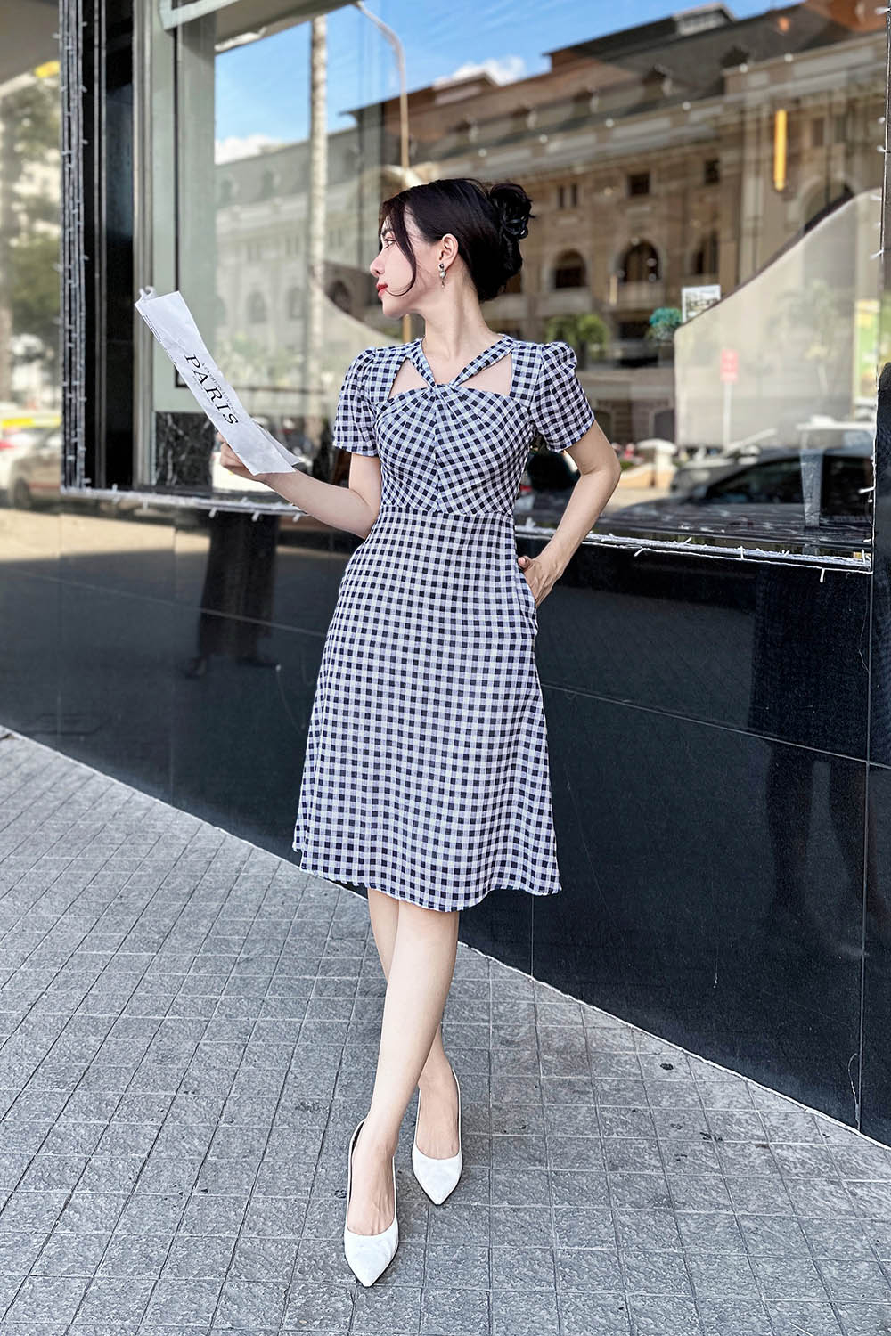 Đầm chữ A caro cổ chéo cut-out