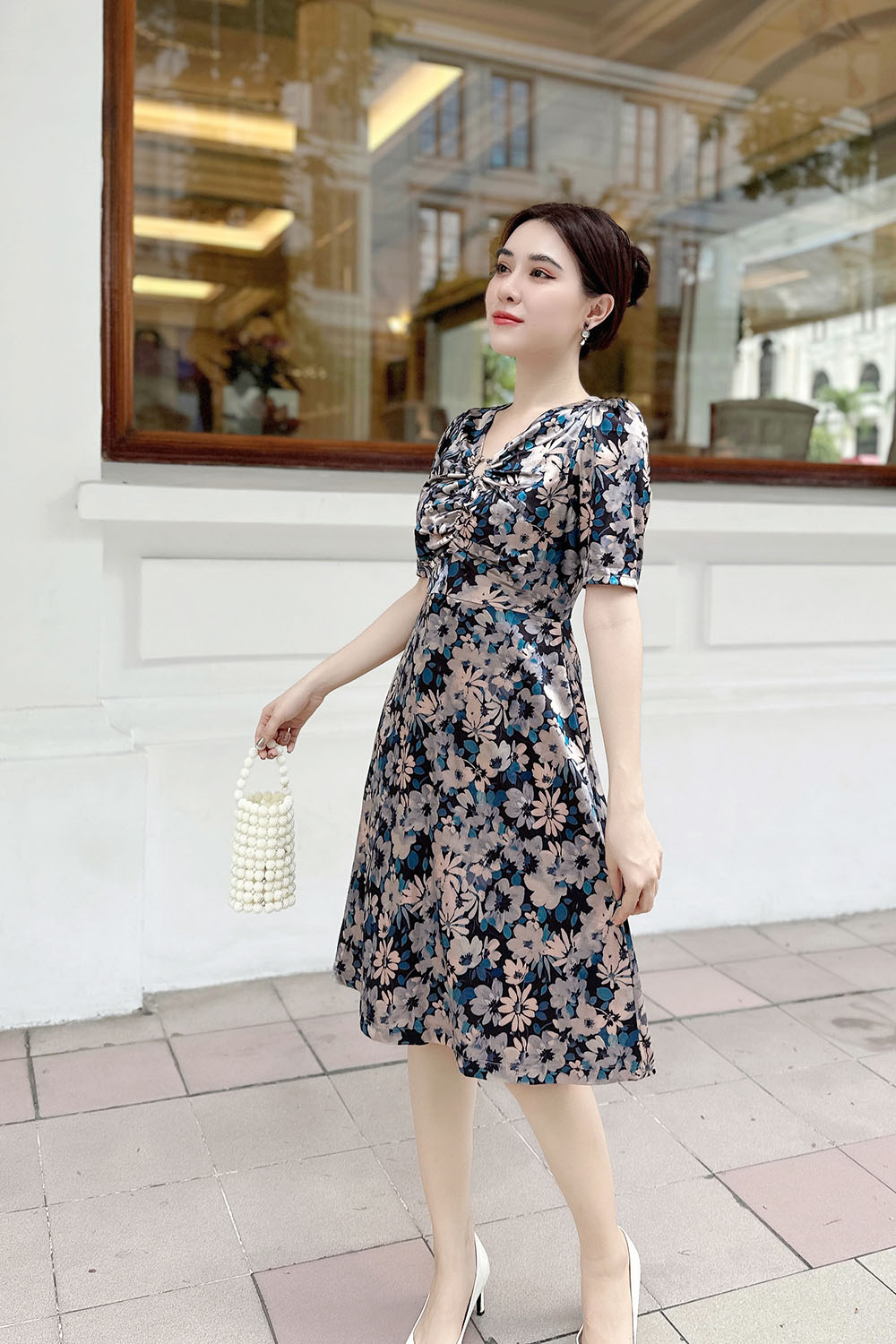 Đầm xòe hoa cổ V nhún ngực