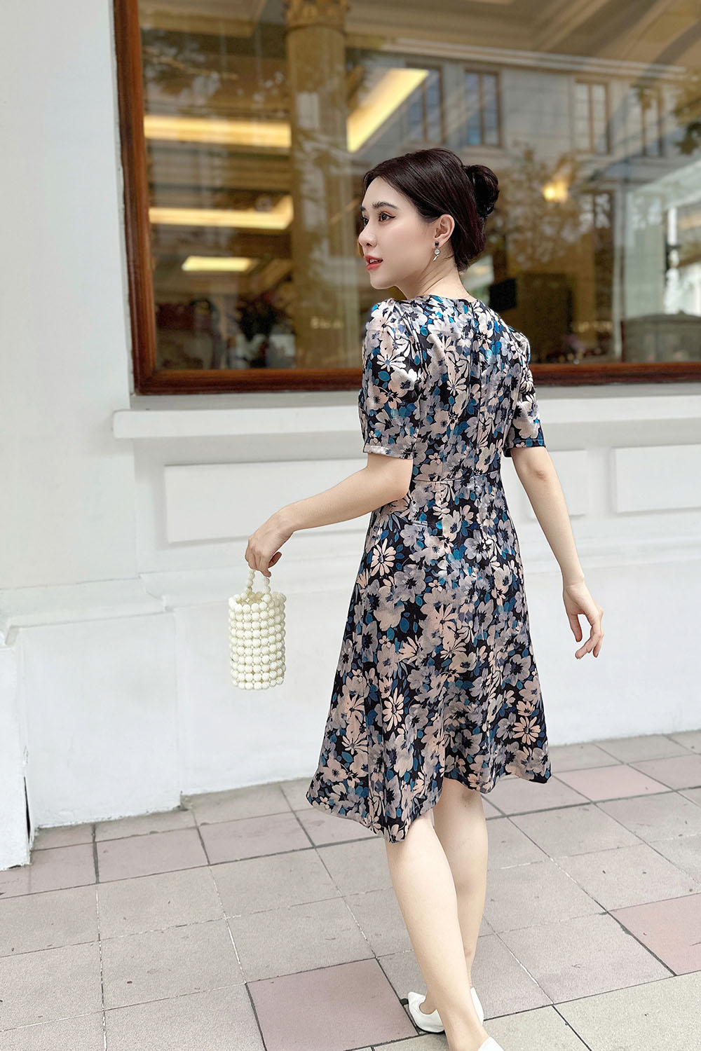 Đầm xòe hoa cổ V nhún ngực