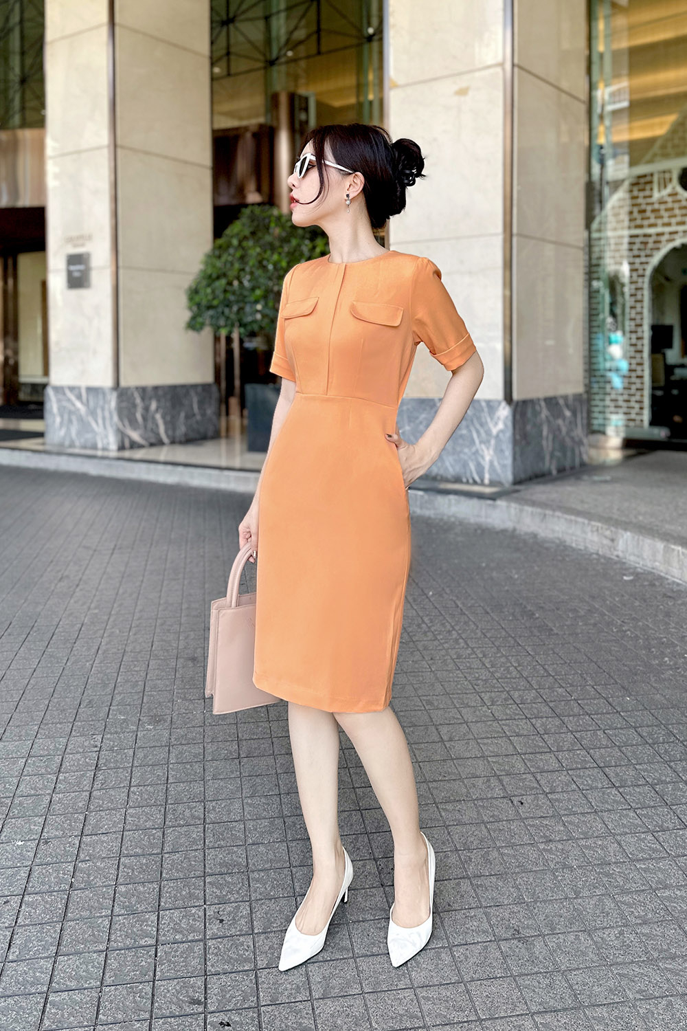 Đầm công sở dáng ôm phối túi giả