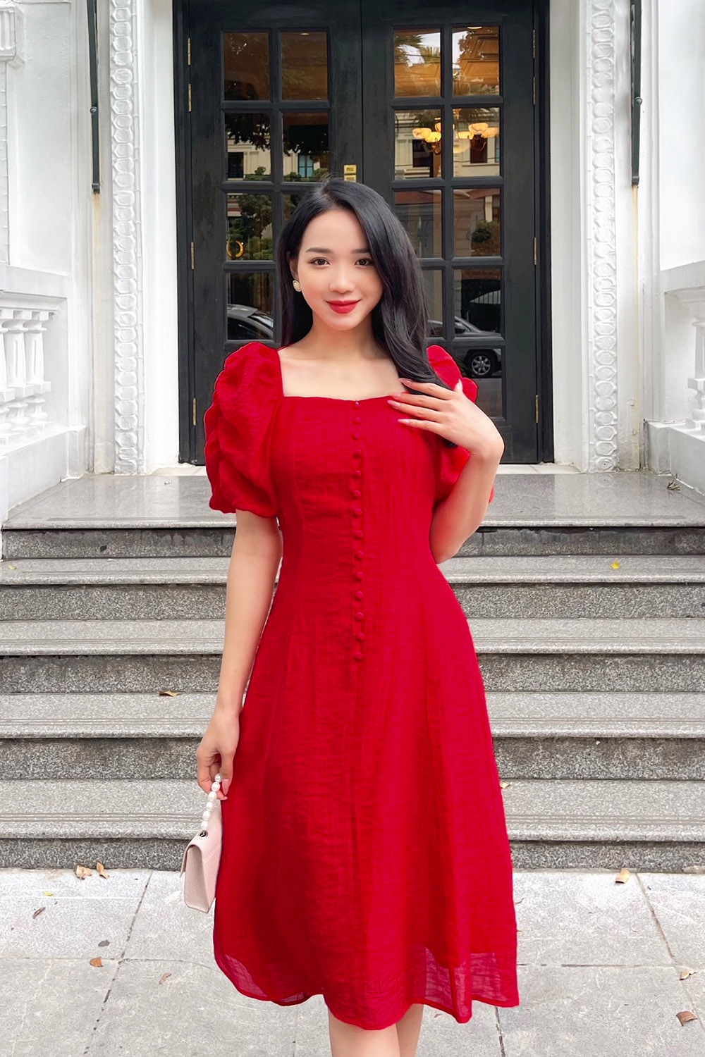 Đầm xòe đỏ dự tiệc cổ vuông đính nút