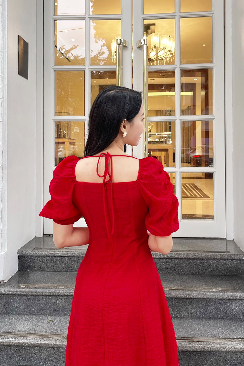 Đầm xòe đỏ dự tiệc cổ vuông đính nút