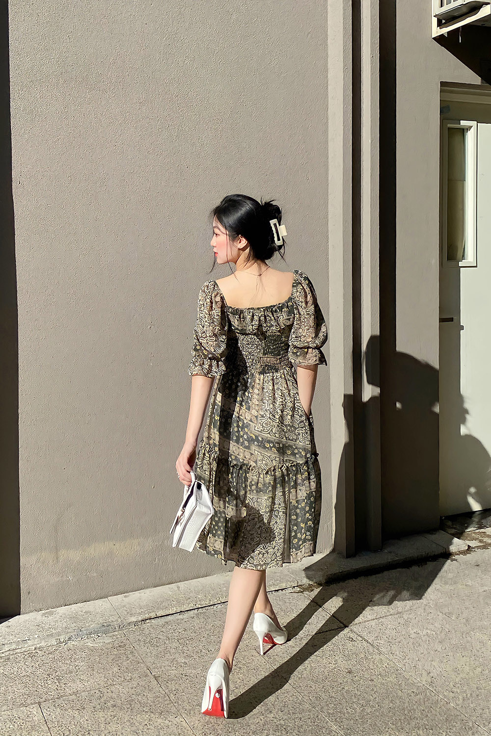 Đầm họa tiết dáng xòe đuôi cá viền bèo