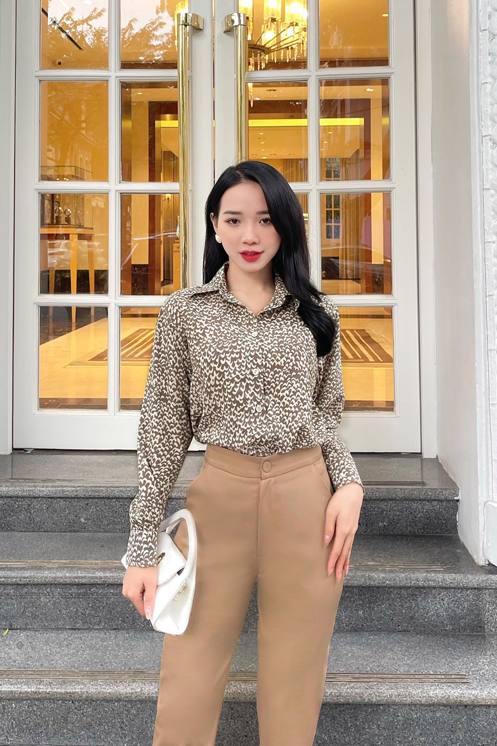 Áo sơ mi công sở nâu họa tiết trắng