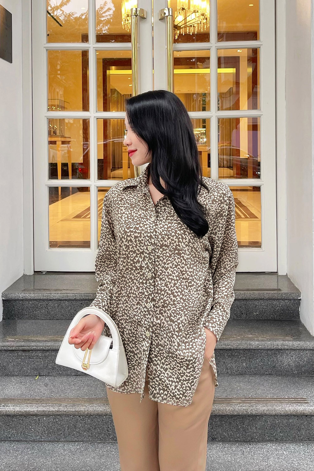 Áo sơ mi công sở nâu họa tiết trắng