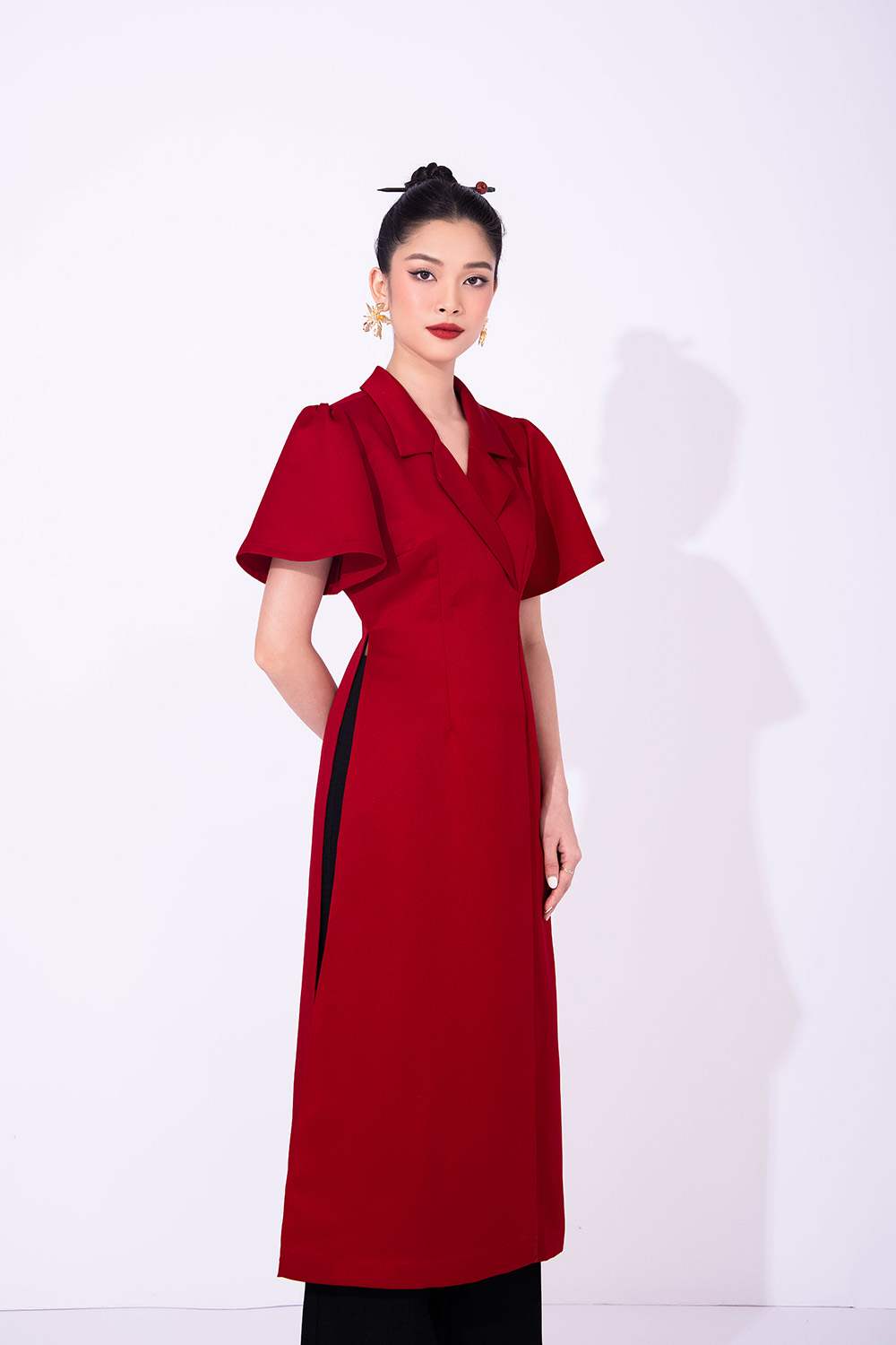 Áo dài tết màu đỏ cổ đan tông tà xẻ