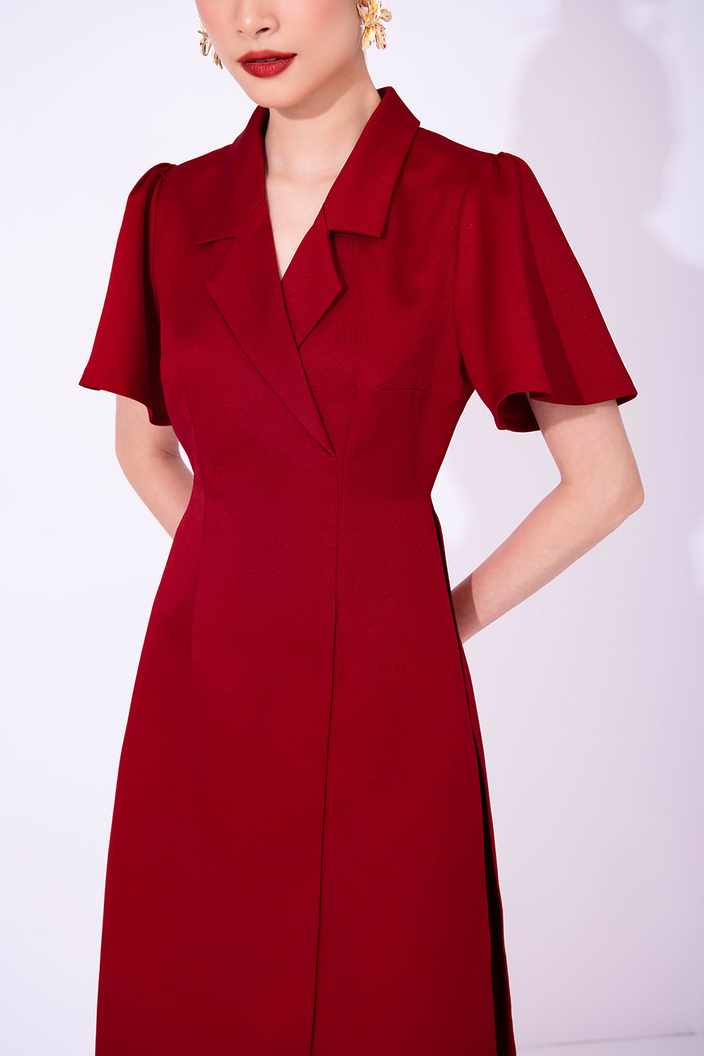 Áo dài tết màu đỏ cổ đan tông tà xẻ