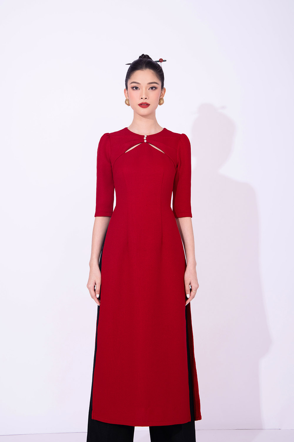 Áo dài tết màu đỏ tay lỡ