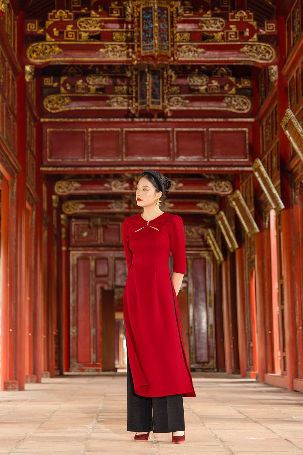 Áo dài tết màu đỏ tay lỡ