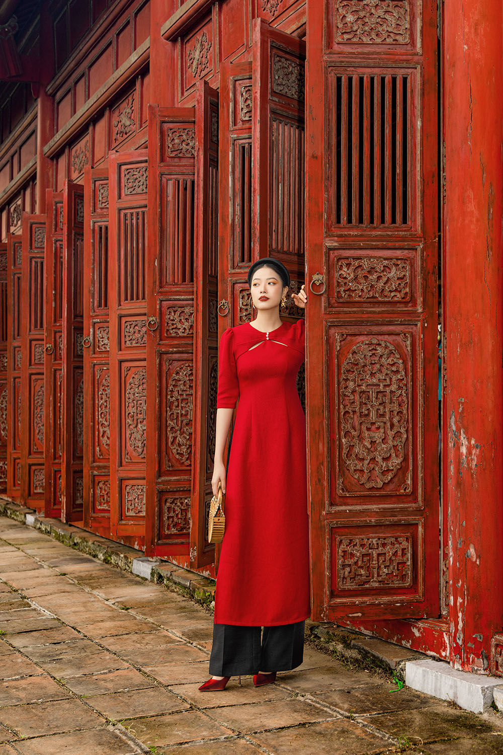 Áo dài tết màu đỏ tay lỡ