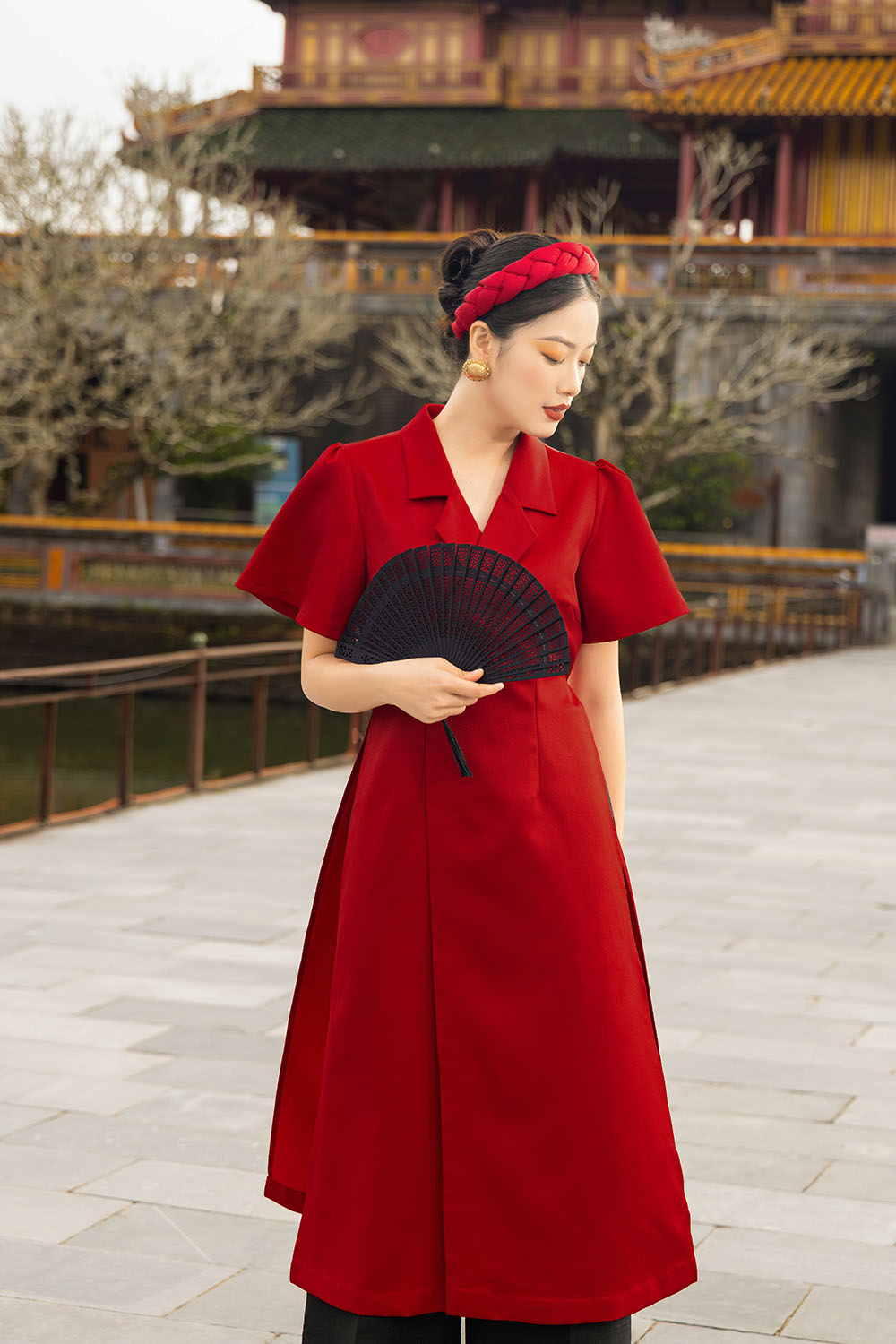 Áo dài tết màu đỏ cổ đan tông tà xẻ