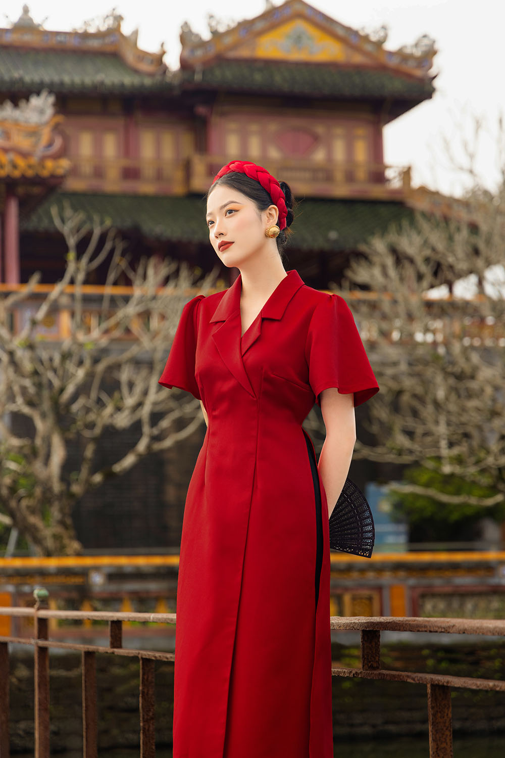 Áo dài tết màu đỏ cổ đan tông tà xẻ