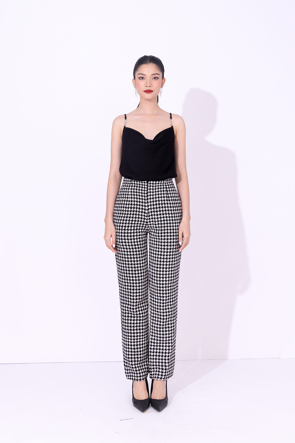 Áo lụa 2 dây màu đen