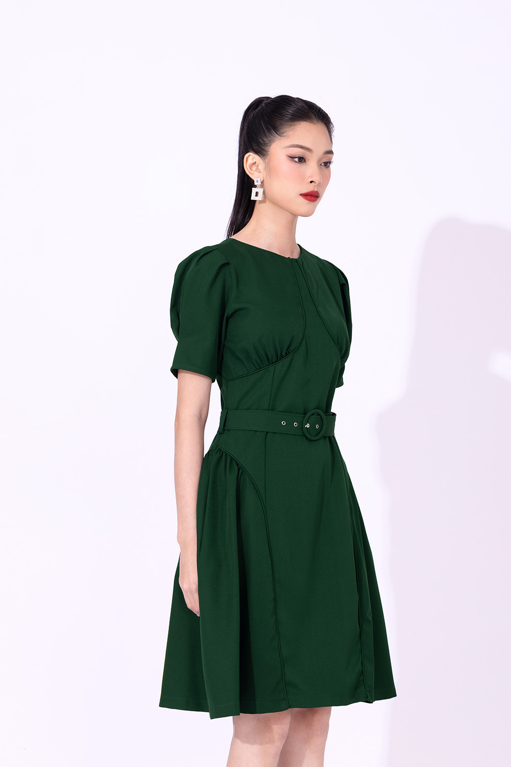 Đầm xòe đơn sắc kèm đai eo