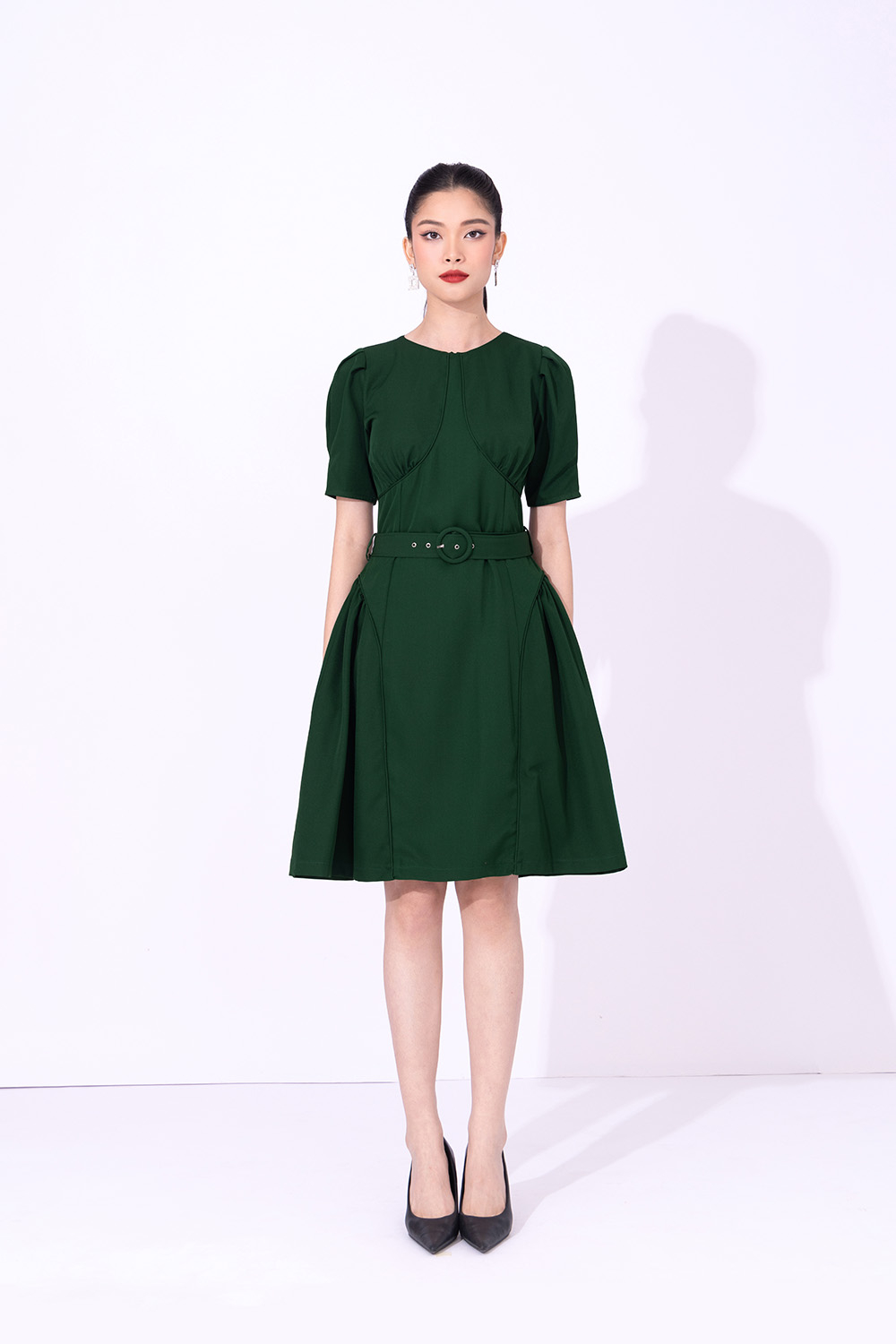 Đầm xòe đơn sắc kèm đai eo