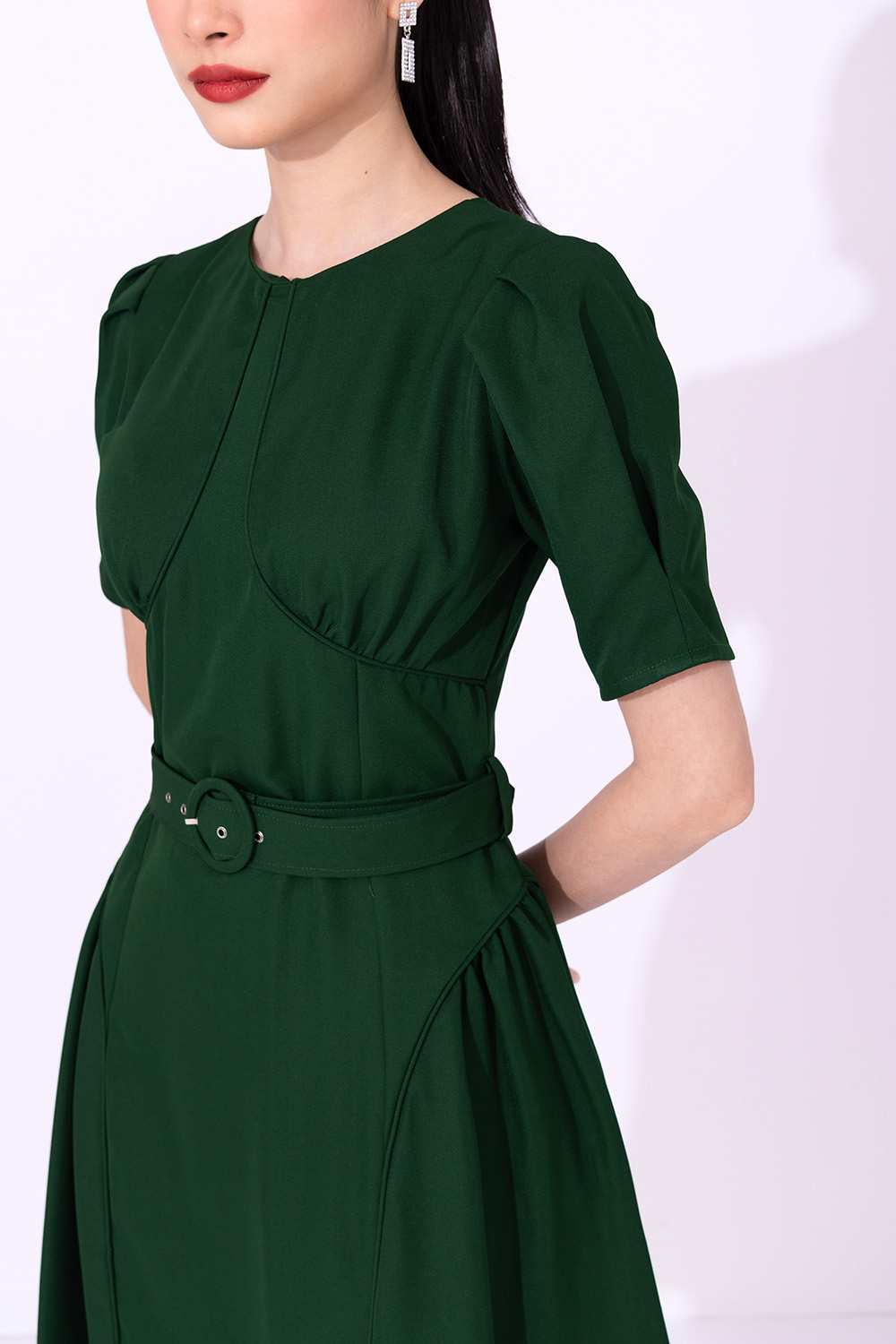 Đầm xòe đơn sắc kèm đai eo