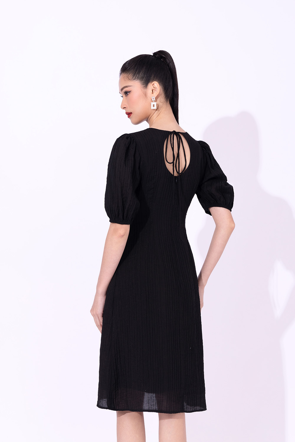 Đầm đen công sở tay lỡ dáng chữ A