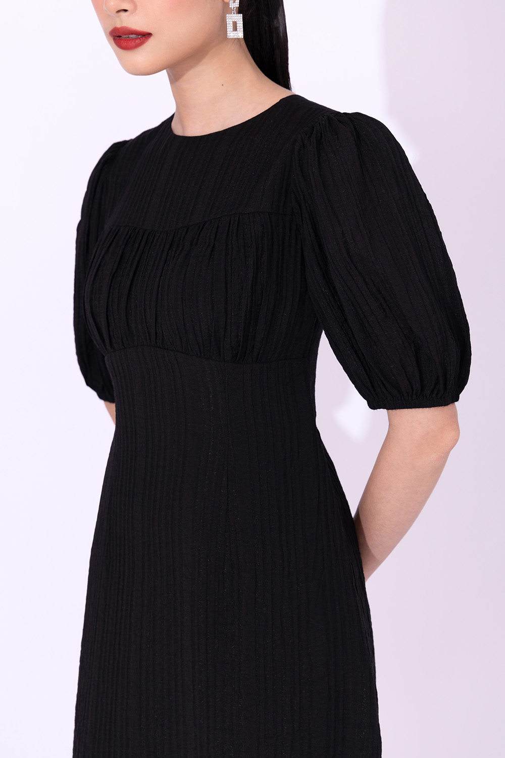 Đầm đen công sở tay lỡ dáng chữ A