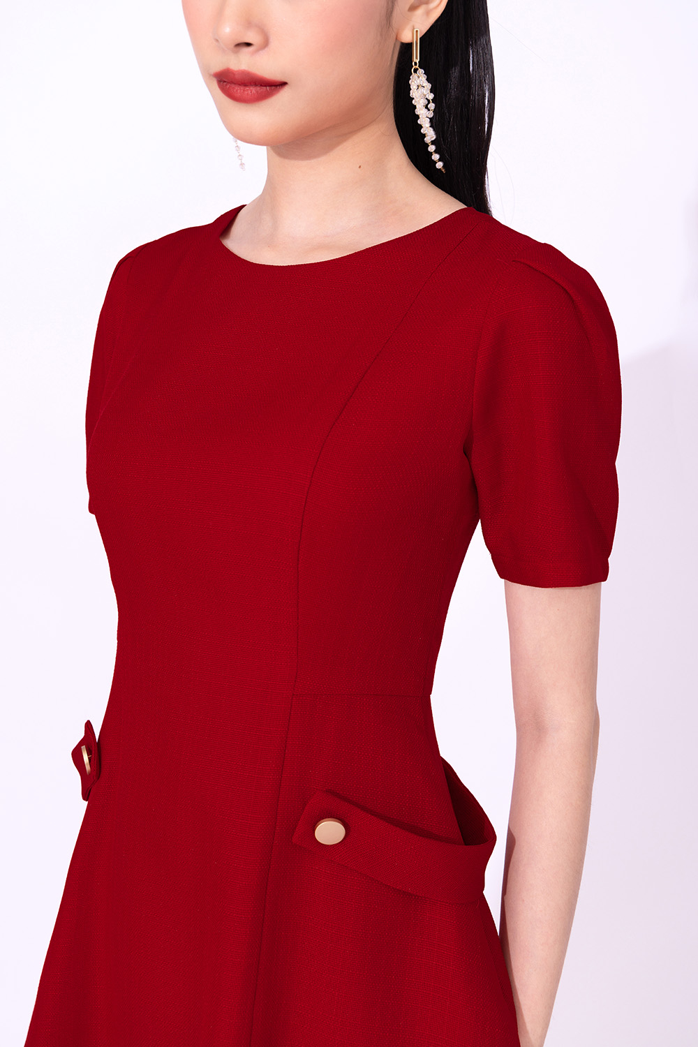 Đầm đỏ dáng xòe phối đai 2 bên